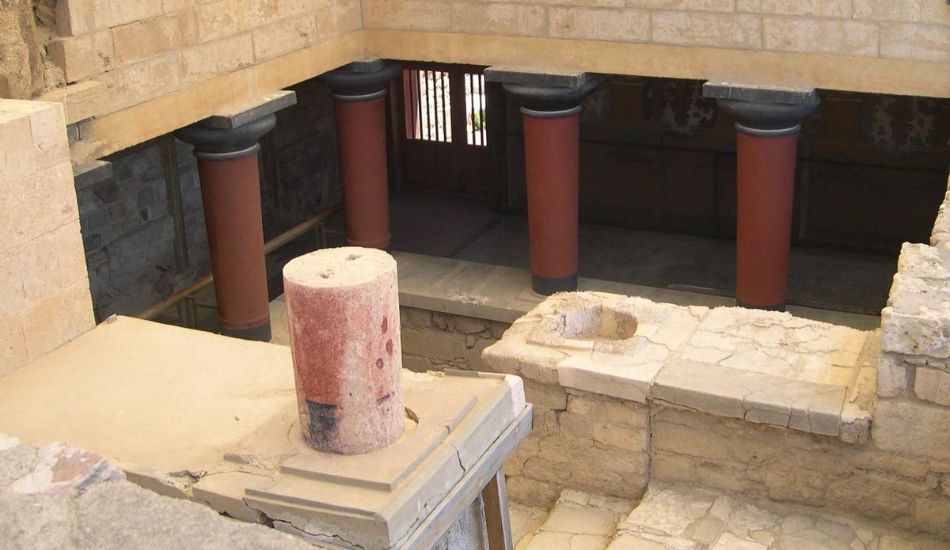 Knossos-Palace-by-bus