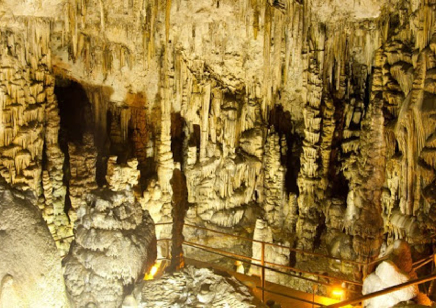 stalagtites-cave