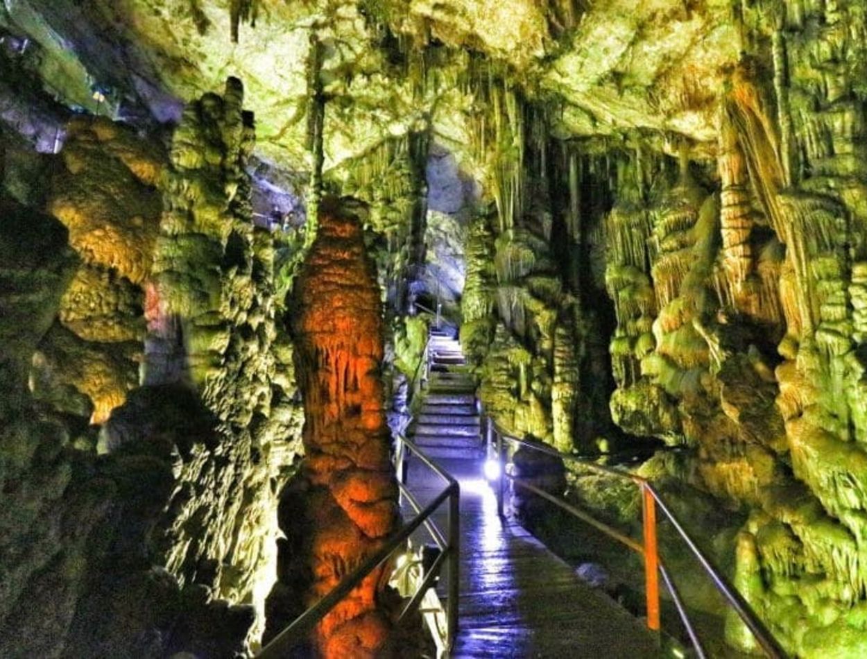 diktaion-antron-cave-tour
